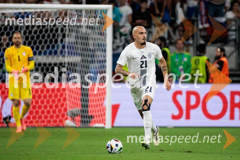  Vanja Drkušić, nogometašKljub porazu je Slovenija dokazala, da zmore