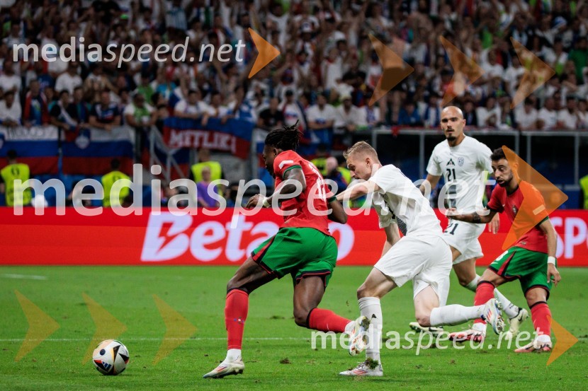  Rafael Leao, nogometaš, Portugalska;  Žan  Karničnik, nogometašKljub porazu je Slovenija dokazala, da zmore