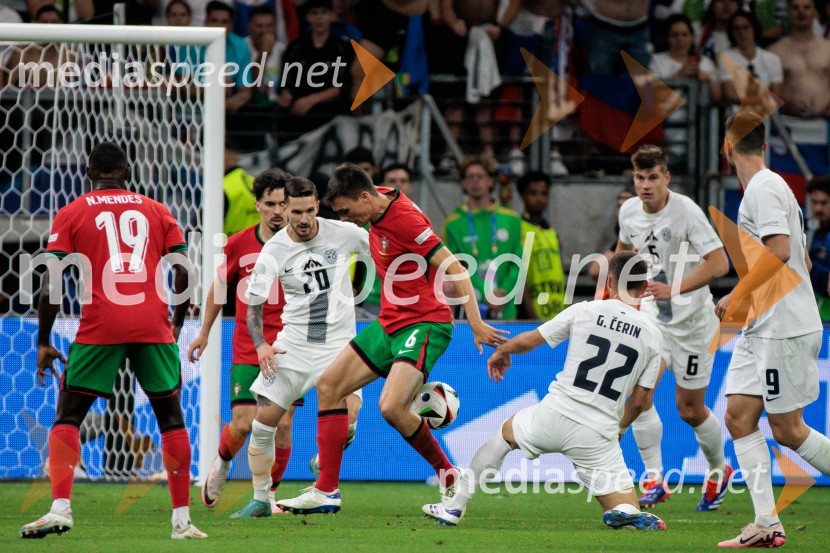  Nuno Mendes, nogometaš, Portugalska;  Petar Stojanović, nogometaš;  Joao Palhinha, nogometaš, Portugalska;  Adam Gnezda Čerin, nogometašKljub porazu je Slovenija dokazala, da zmore