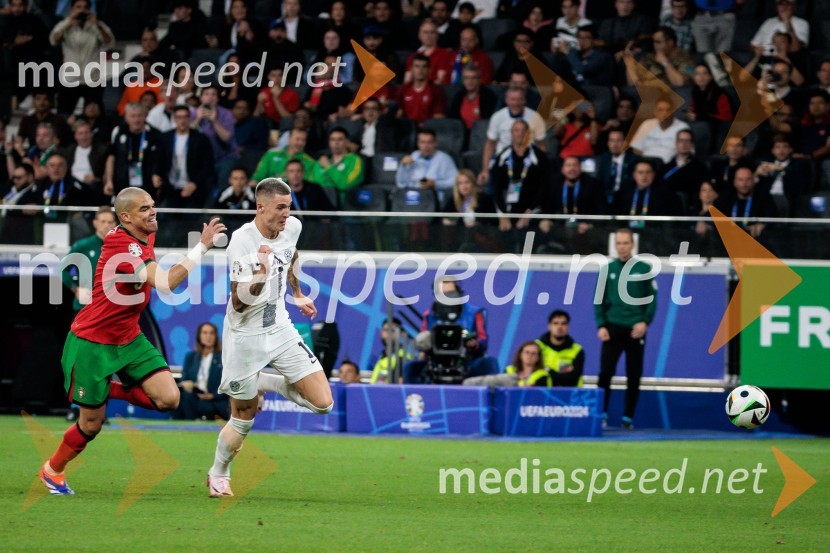  Kepler Laveran de Lima Ferreira ComM - Pepe, nogometaš, Portugalska;  Benjamin Šeško, nogometašKljub porazu je Slovenija dokazala, da zmore