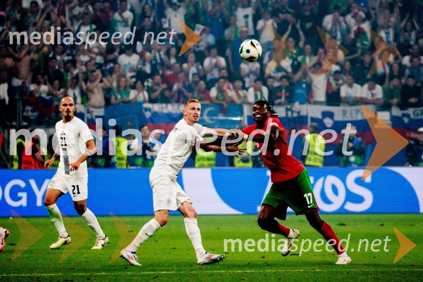  Žan  Karničnik, nogometaš;  Nuno Mendes, nogometaš, PortugalskaKljub porazu je Slovenija dokazala, da zmore