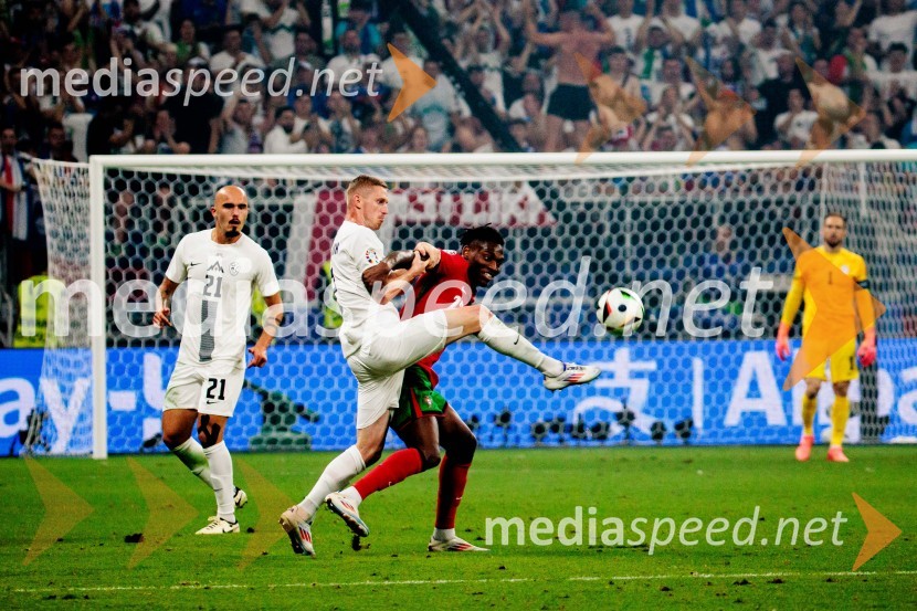  Vanja Drkušić, nogometaš;  Žan  Karničnik, nogometaš;  Nuno Mendes, nogometaš, PortugalskaKljub porazu je Slovenija dokazala, da zmore