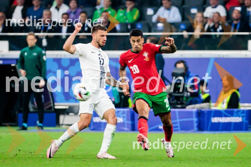  Jan Mlakar, nogometaš;  João Cancelo, nogometaš, PortugalskaKljub porazu je Slovenija dokazala, da zmore