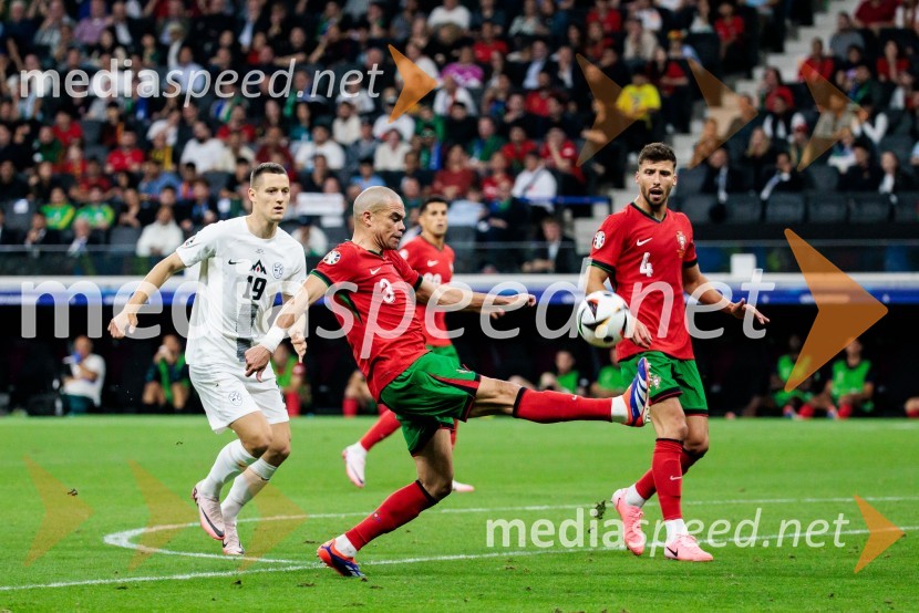  Žan Celar, nogometaš;  Kepler Laveran de Lima Ferreira ComM - Pepe, nogometaš, Portugalska;  Ruben Dias, nogometaš, PortugalskaKljub porazu je Slovenija dokazala, da zmore