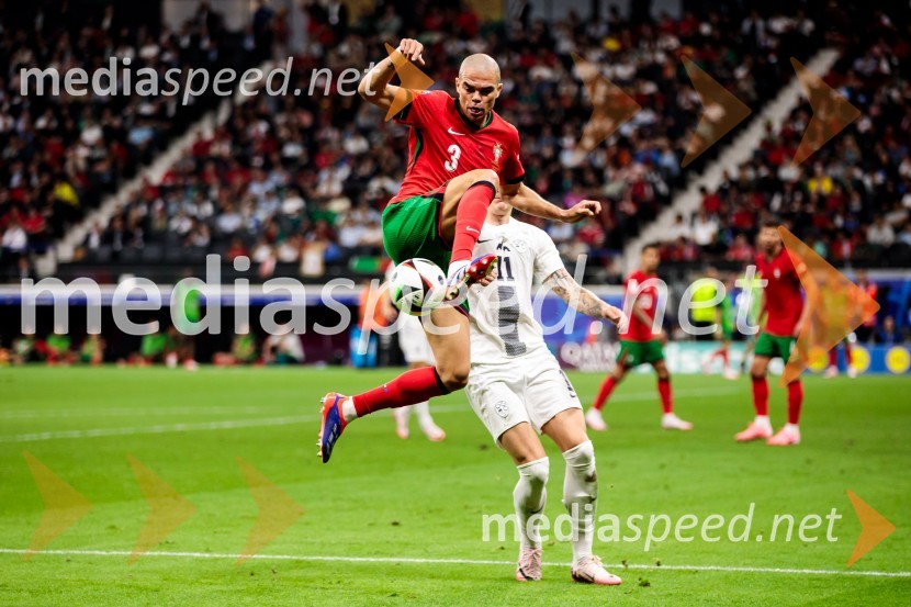  Kepler Laveran de Lima Ferreira ComM - Pepe, nogometaš, PortugalskaKljub porazu je Slovenija dokazala, da zmore