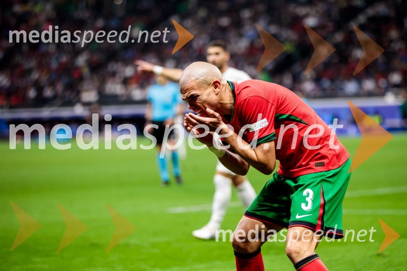  Kepler Laveran de Lima Ferreira ComM - Pepe, nogometaš, PortugalskaKljub porazu je Slovenija dokazala, da zmore