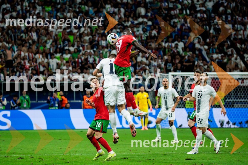  ... ;  Nuno Mendes, nogometaš, PortugalskaKljub porazu je Slovenija dokazala, da zmore