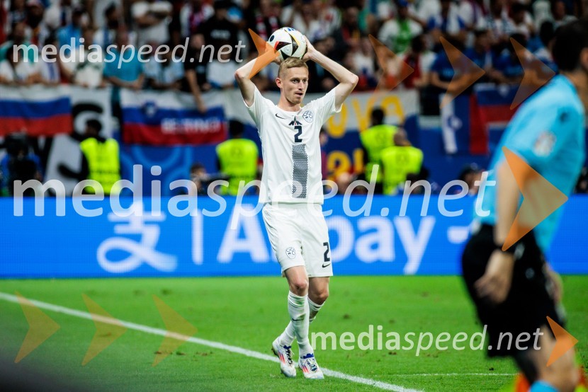  Žan  Karničnik, nogometašKljub porazu je Slovenija dokazala, da zmore