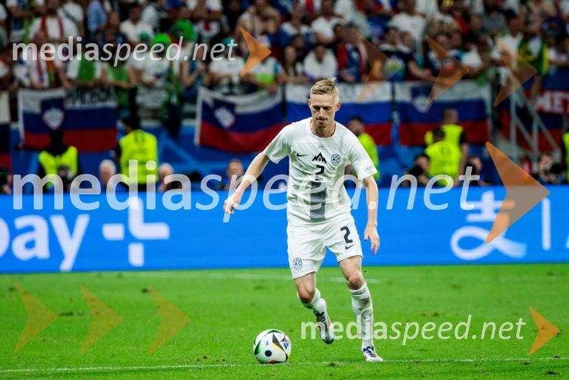  Žan  Karničnik, nogometašKljub porazu je Slovenija dokazala, da zmore