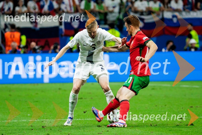  Žan  Karničnik, nogometaš;  ... Kljub porazu je Slovenija dokazala, da zmore