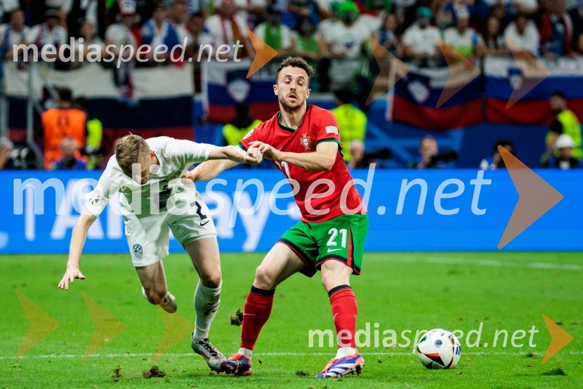  Žan  Karničnik, nogometaš;  ... Kljub porazu je Slovenija dokazala, da zmore