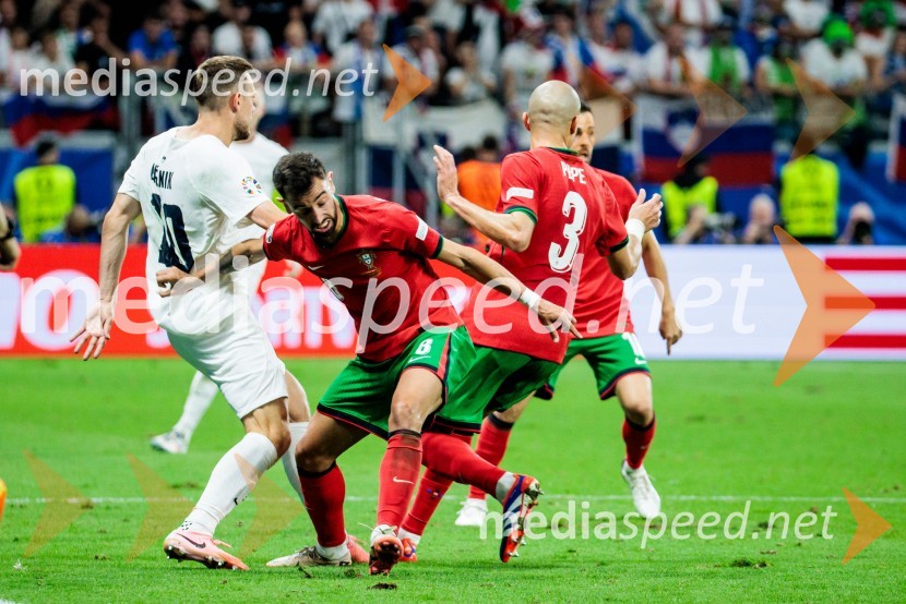  Timi Max Elšnik, nogometaš;  Bruno Fernandes, nogometaš, Portugalska;  Kepler Laveran de Lima Ferreira ComM - Pepe, nogometaš, PortugalskaKljub porazu je Slovenija dokazala, da zmore