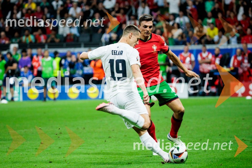  ... ;  Žan Celar, nogometašKljub porazu je Slovenija dokazala, da zmore