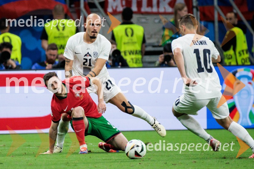  ... ;  Vanja Drkušić, nogometaš;  Timi Max Elšnik, nogometašKljub porazu je Slovenija dokazala, da zmore