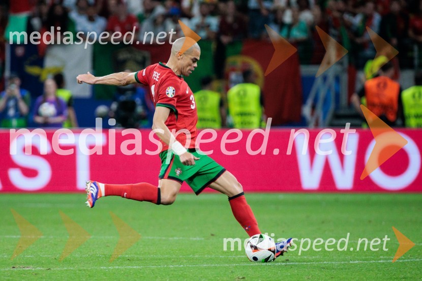  Kepler Laveran de Lima Ferreira ComM - Pepe, nogometaš, PortugalskaKljub porazu je Slovenija dokazala, da zmore