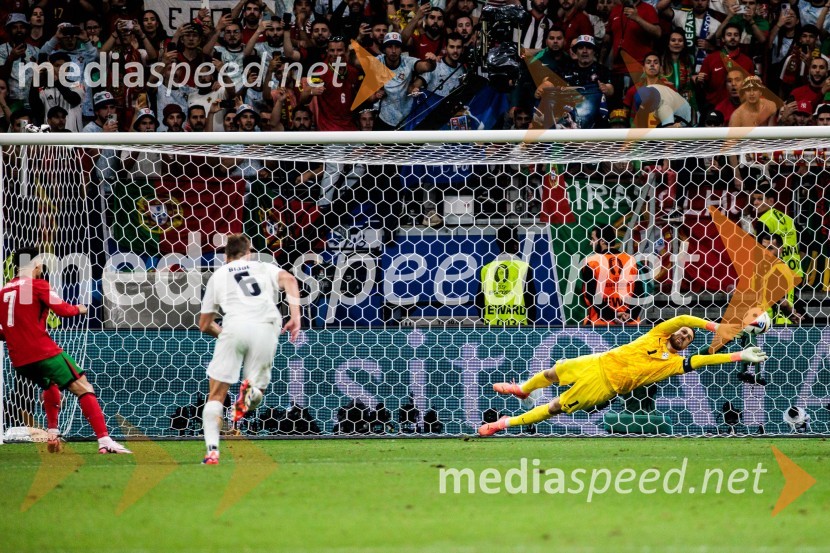  Cristiano Ronaldo, nogometaš, Portugalska;  Jaka Bijol, nogometaš;  Jan Oblak, nogometašKljub porazu je Slovenija dokazala, da zmore