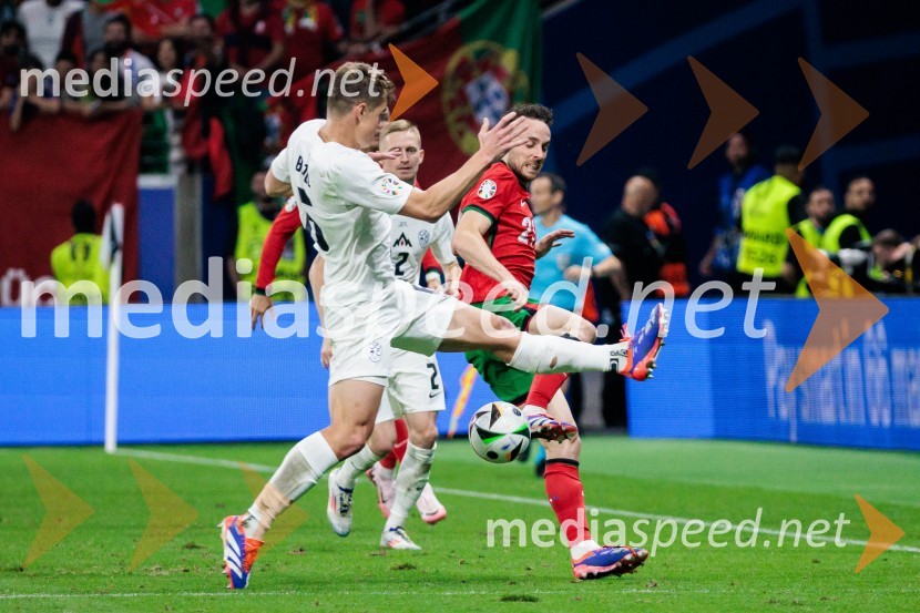  Jaka Bijol, nogometaš;  ... Kljub porazu je Slovenija dokazala, da zmore