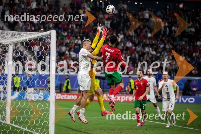  Benjamin Šeško, nogometaš;  Jan Oblak, nogometaš;  Cristiano Ronaldo, nogometaš, PortugalskaKljub porazu je Slovenija dokazala, da zmore