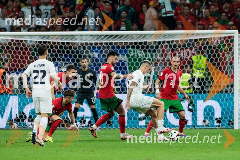  Adam Gnezda Čerin, nogometaš;  Bruno Fernandes, nogometaš, Portugalska;  Benjamin Šeško, nogometaš;  Kepler Laveran de Lima Ferreira ComM - Pepe, nogometaš, PortugalskaKljub porazu je Slovenija dokazala, da zmore