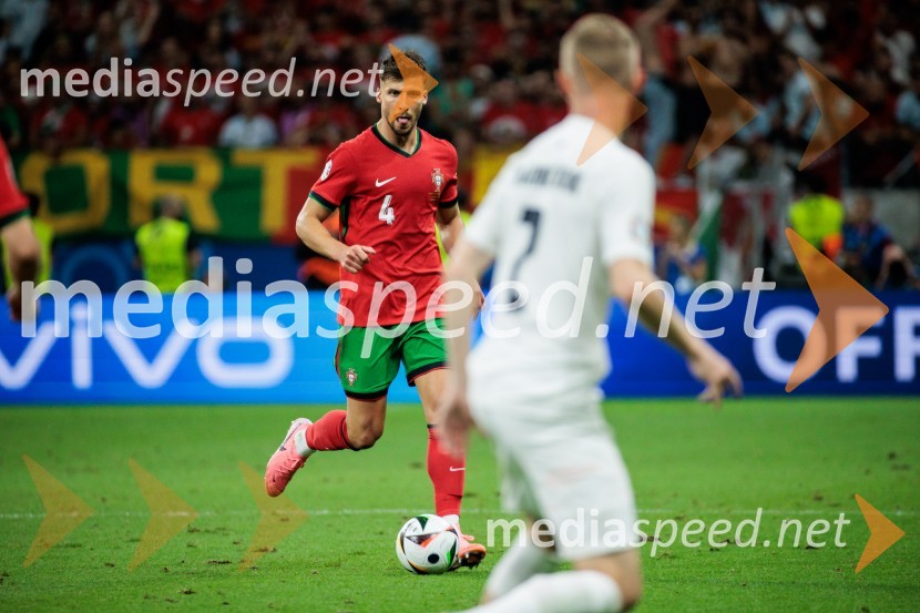  Ruben Dias, nogometaš, PortugalskaKljub porazu je Slovenija dokazala, da zmore