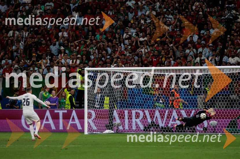  Josip  Iličić, nogometaš;  Diogo Costa, nogometaš, PortugalskaKljub porazu je Slovenija dokazala, da zmore