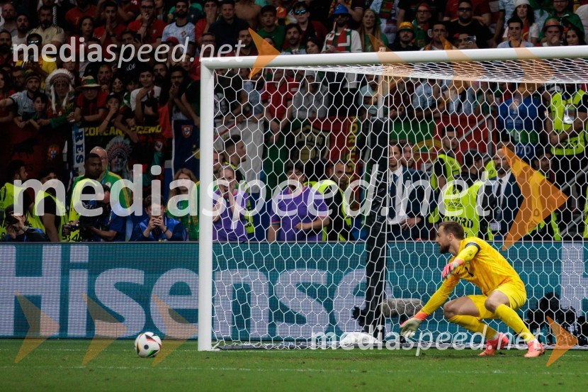  Jan Oblak, nogometašKljub porazu je Slovenija dokazala, da zmore