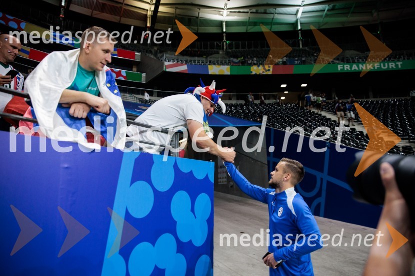  ... ;  ... ;  Tomi Horvat, nogometašKljub porazu je Slovenija dokazala, da zmore