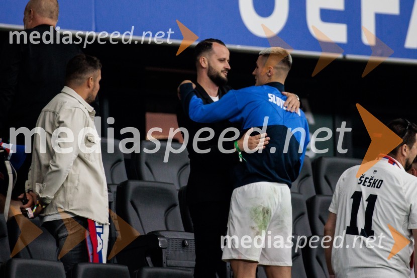  Elvis Bašanović, lastnik, Pro transfer agency;  Benjamin Šeško, nogometašKljub porazu je Slovenija dokazala, da zmore