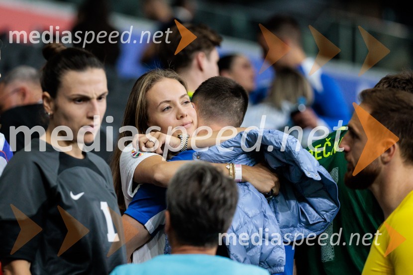  Mia Mujadžić GolobKljub porazu je Slovenija dokazala, da zmore