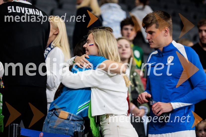  Neža Strmčnik;  Jaka Bijol, nogometašKljub porazu je Slovenija dokazala, da zmore