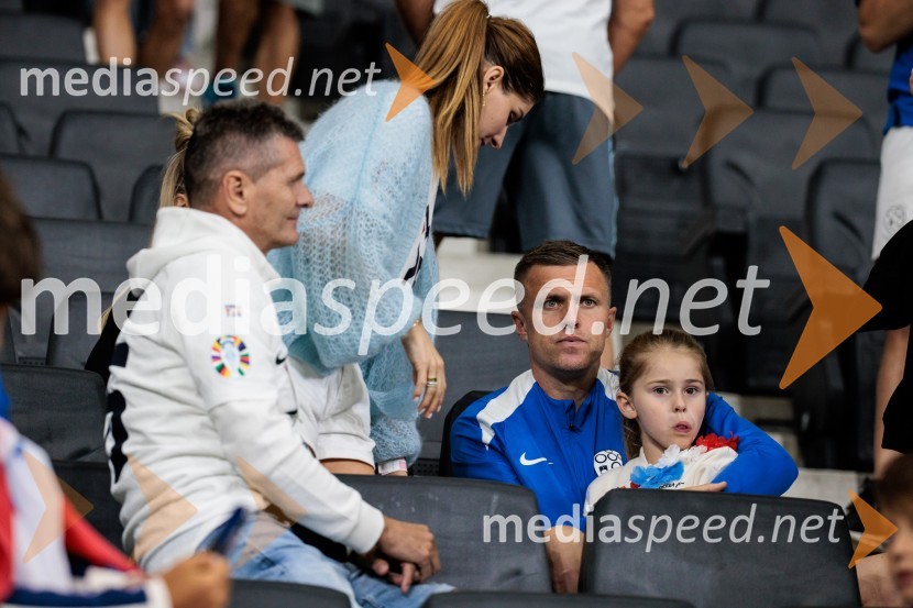  Anita Iličić;  Josip  Iličić, nogometaš;  Viktoria IličićKljub porazu je Slovenija dokazala, da zmore