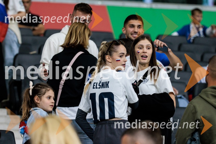  Zara Seničer;  ... Kljub porazu je Slovenija dokazala, da zmore