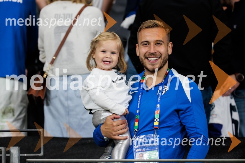  ... ;  Sandi Lovrić, nogometašKljub porazu je Slovenija dokazala, da zmore