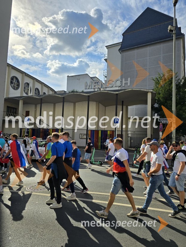 Frankfurt na Majni zavzeli slovenski navijači