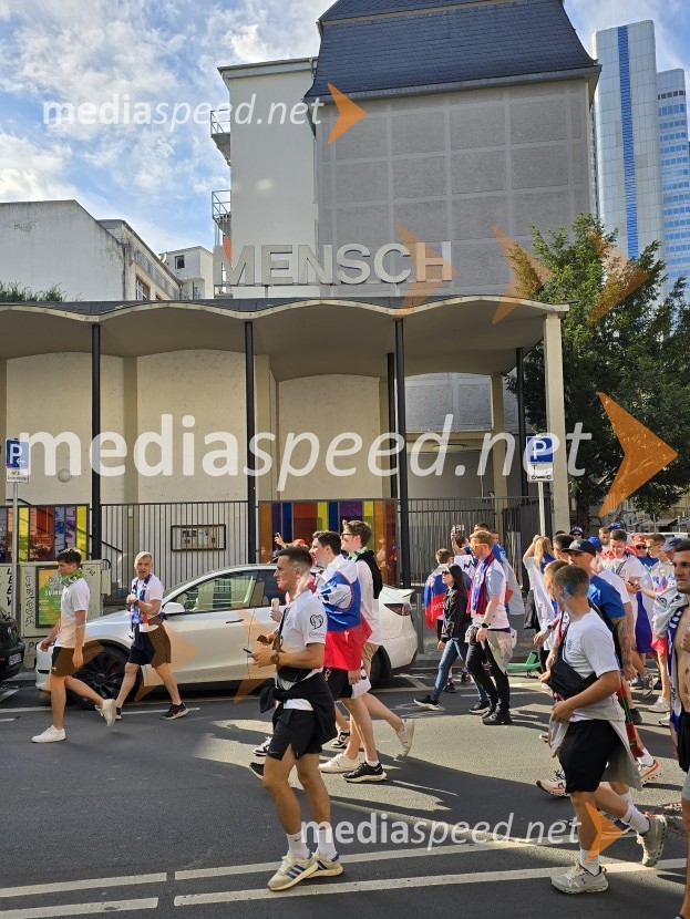 Frankfurt na Majni zavzeli slovenski navijači