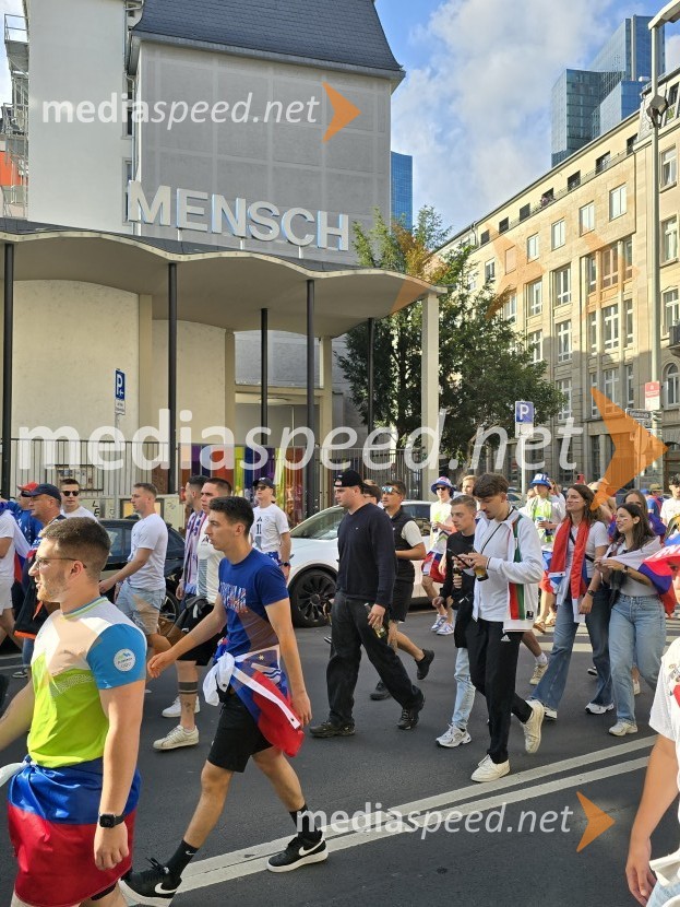 Frankfurt na Majni zavzeli slovenski navijači