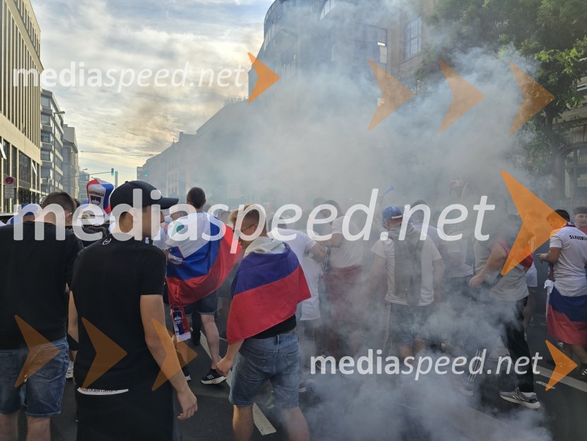 Frankfurt na Majni zavzeli slovenski navijači