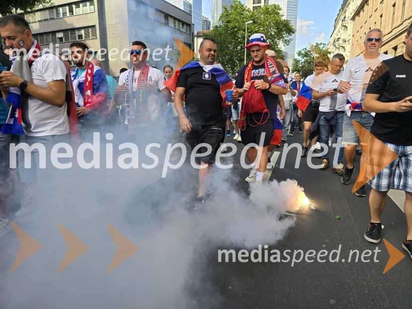 Frankfurt na Majni zavzeli slovenski navijači