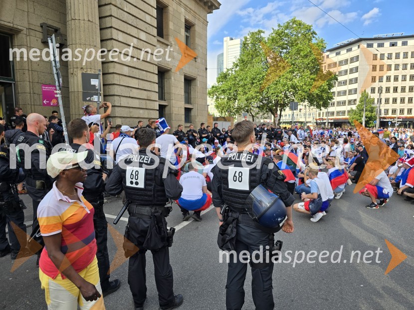 Frankfurt na Majni zavzeli slovenski navijači