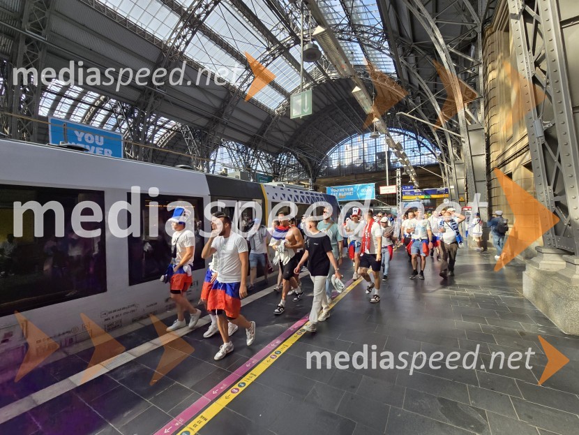 Frankfurt na Majni zavzeli slovenski navijači