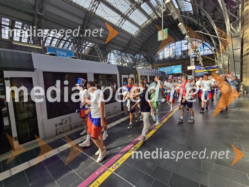 Frankfurt na Majni zavzeli slovenski navijači