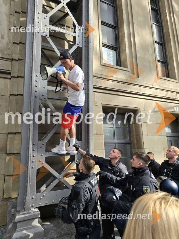 Frankfurt na Majni zavzeli slovenski navijači