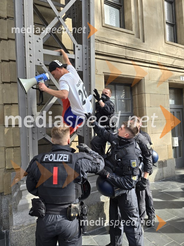 Frankfurt na Majni zavzeli slovenski navijači