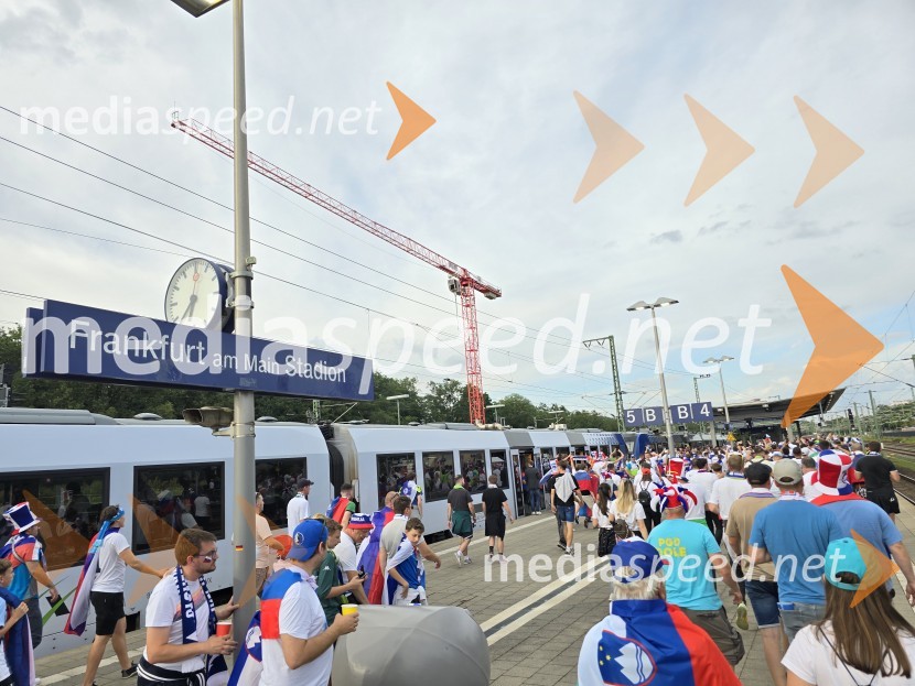 Frankfurt na Majni zavzeli slovenski navijači