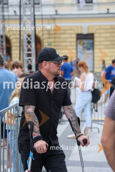  Tomi Meglič, glasbenik, pevec skupine SiddhartaSprejem naših nogometašev na Kongresnem trgu