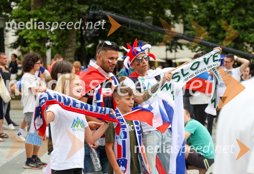 Sprejem naših nogometašev na Kongresnem trgu