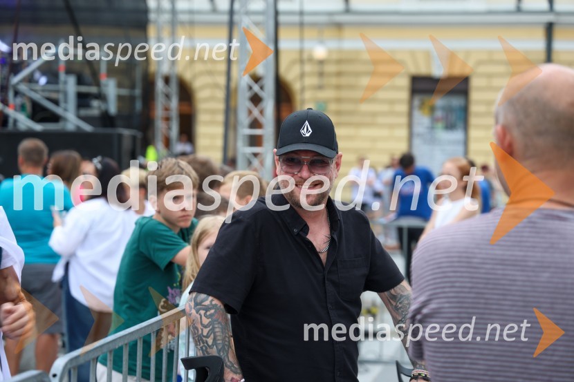  Tomi Meglič, glasbenik, pevec skupine SiddhartaSprejem naših nogometašev na Kongresnem trgu