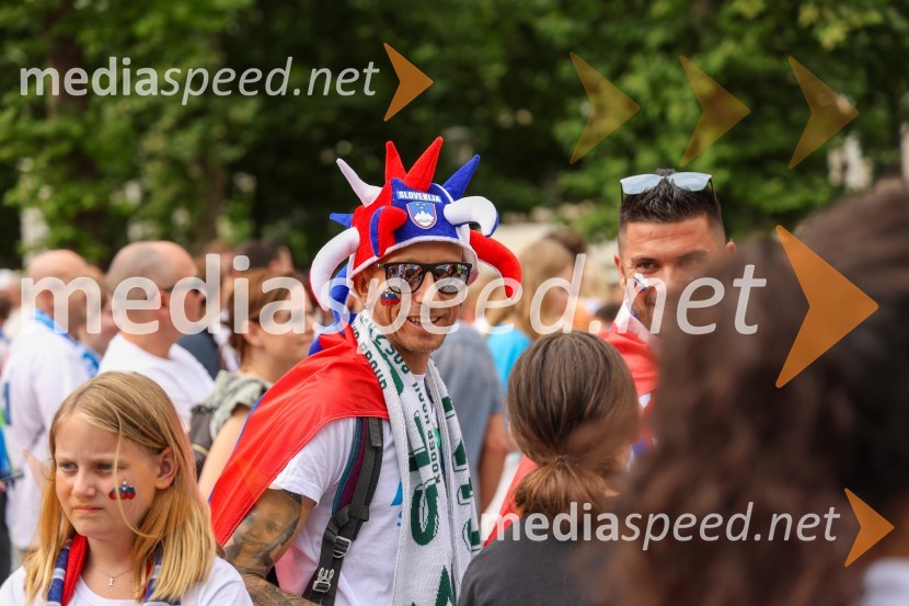 Sprejem naših nogometašev na Kongresnem trgu