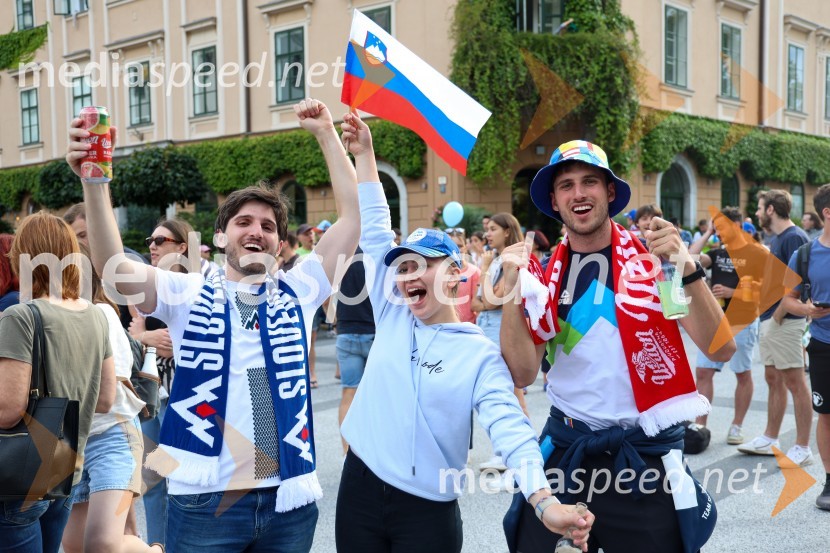 Sprejem naših nogometašev na Kongresnem trgu