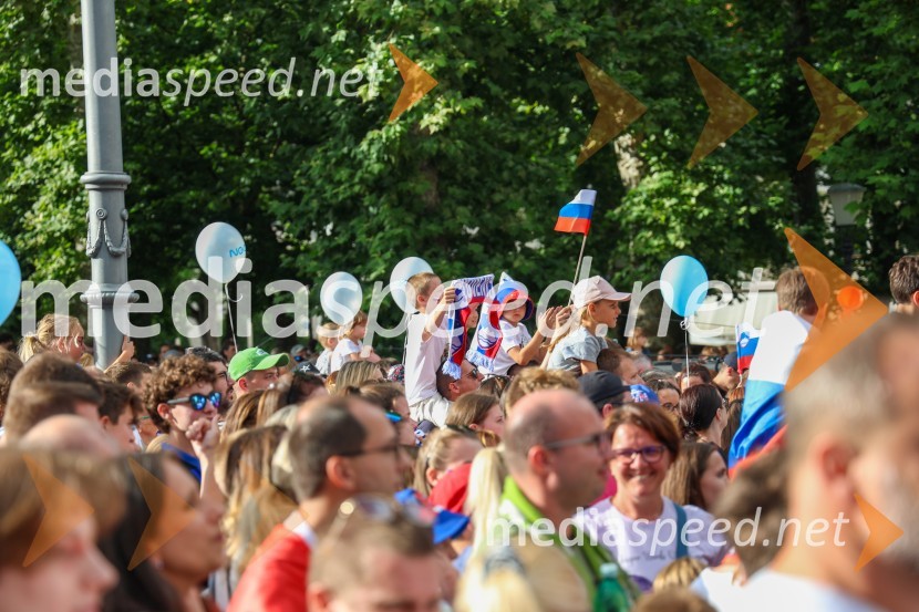 Sprejem naših nogometašev na Kongresnem trgu